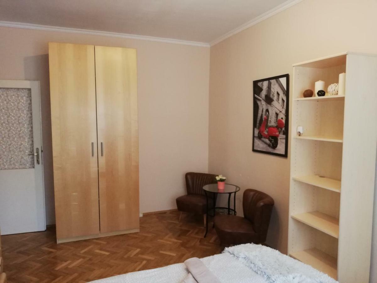 Lili Apartman Apartment Balatonfured Exterior photo